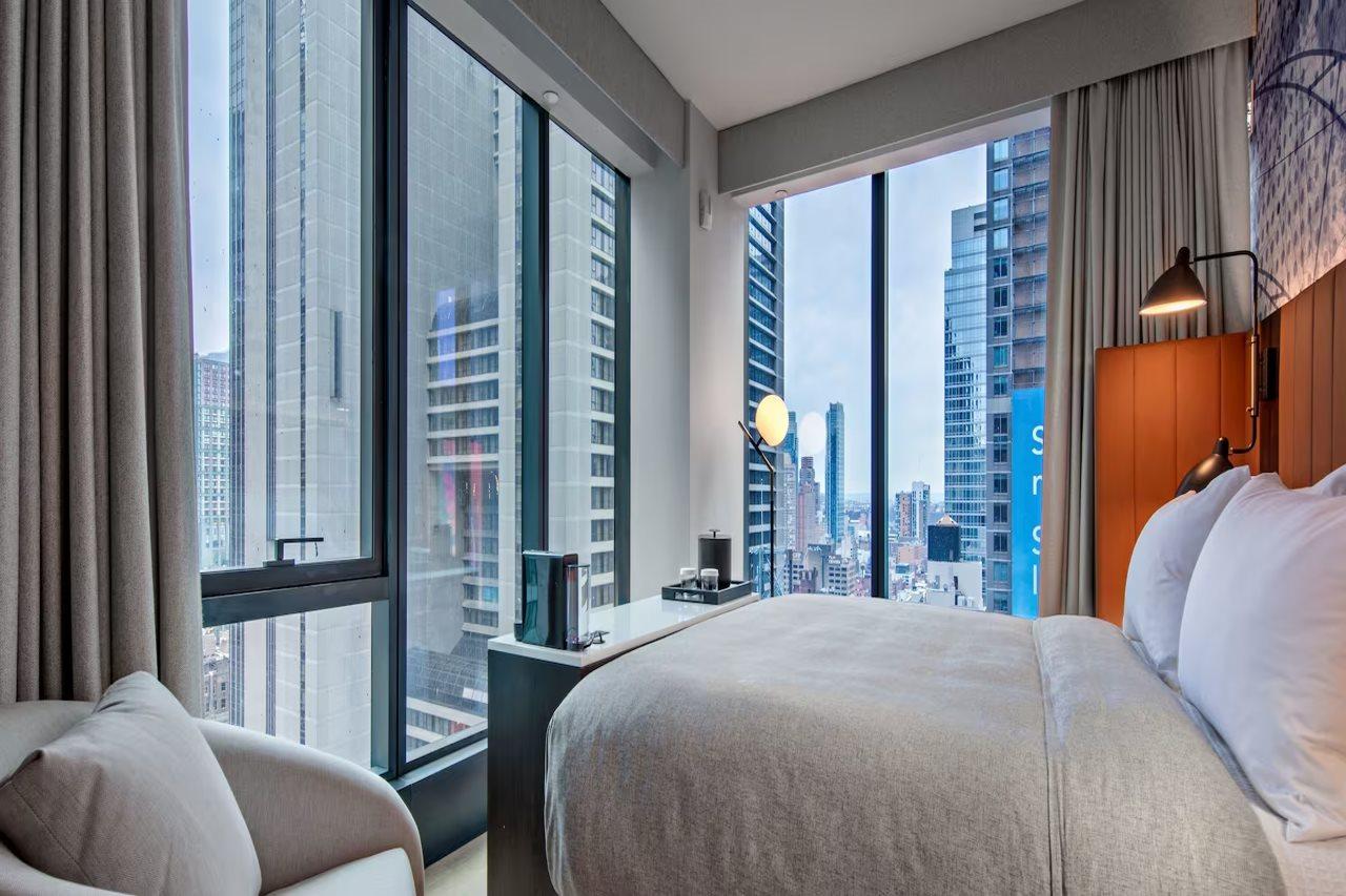 Doubletree Suites By Hilton Nyc - Times Square Нью-Йорк Экстерьер фото