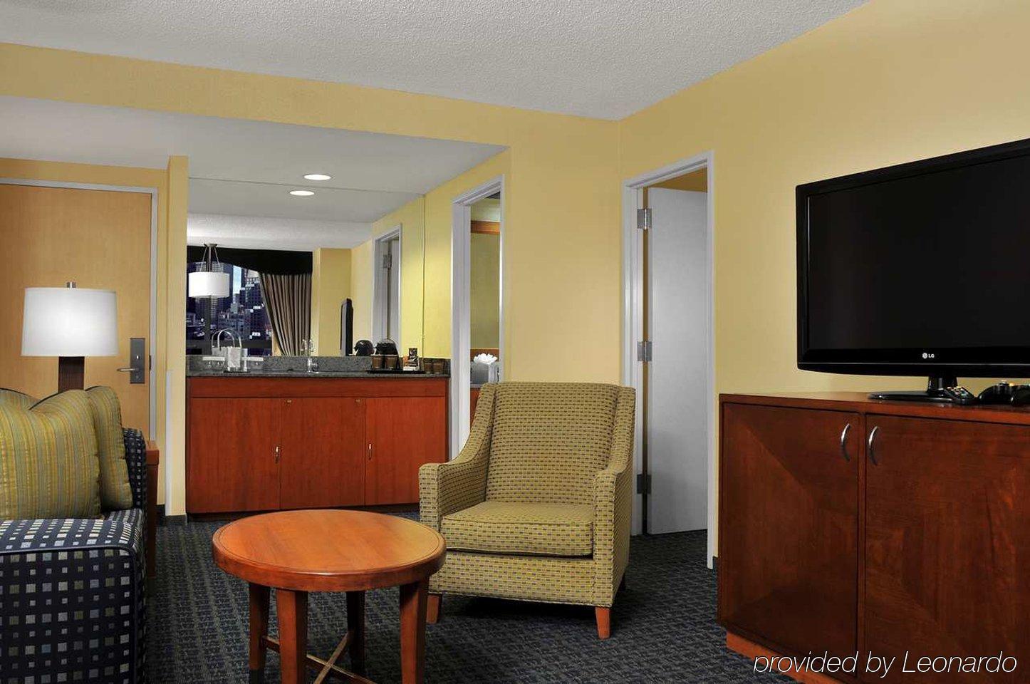 Doubletree Suites By Hilton Nyc - Times Square Нью-Йорк Номер фото