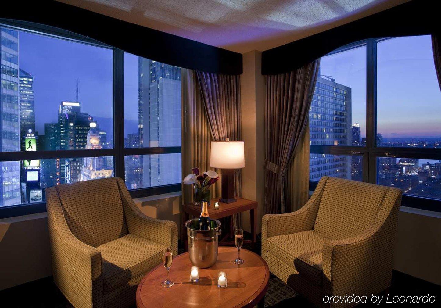 Doubletree Suites By Hilton Nyc - Times Square Нью-Йорк Экстерьер фото