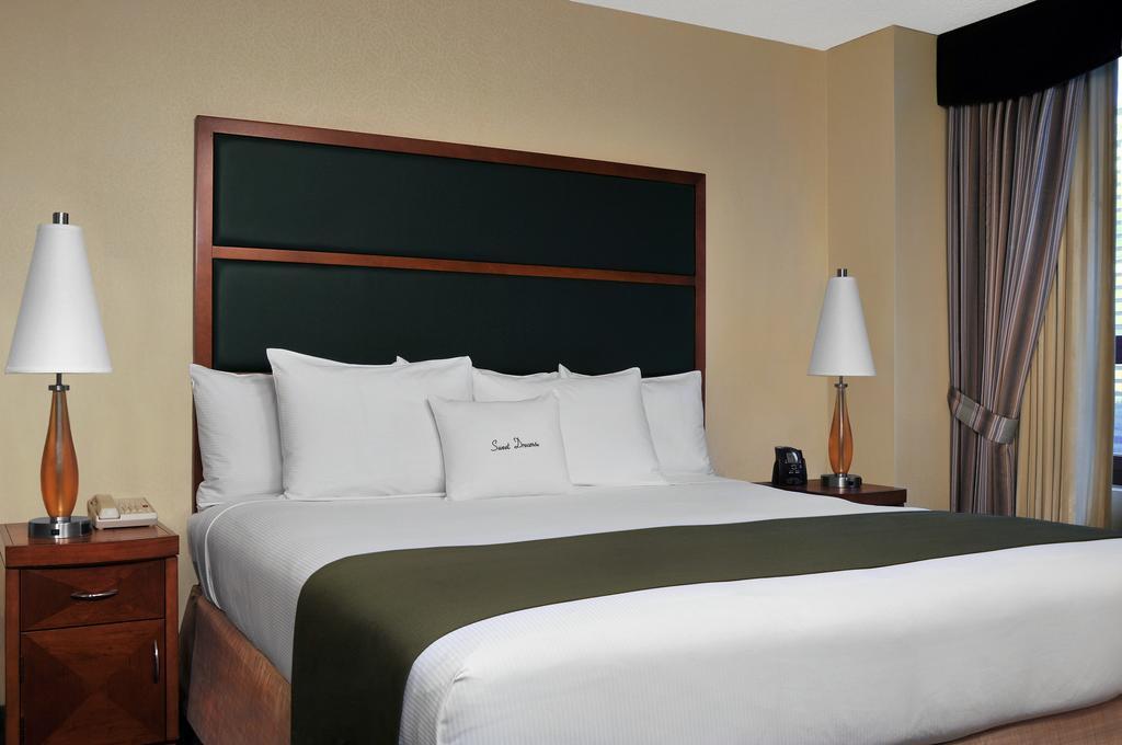 Doubletree Suites By Hilton Nyc - Times Square Нью-Йорк Номер фото