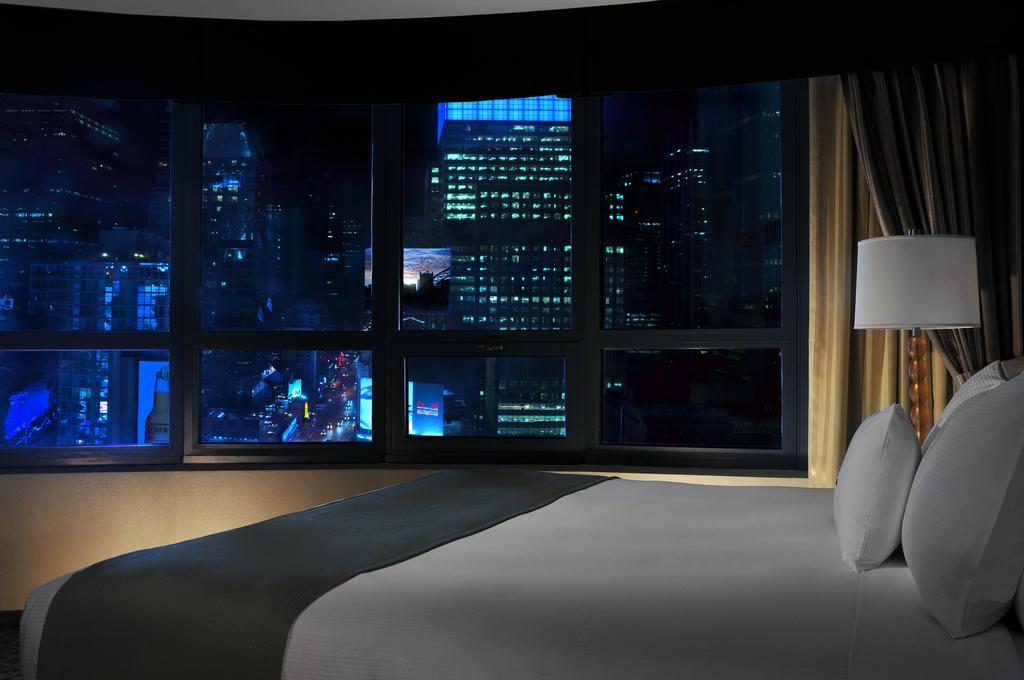Doubletree Suites By Hilton Nyc - Times Square Нью-Йорк Экстерьер фото