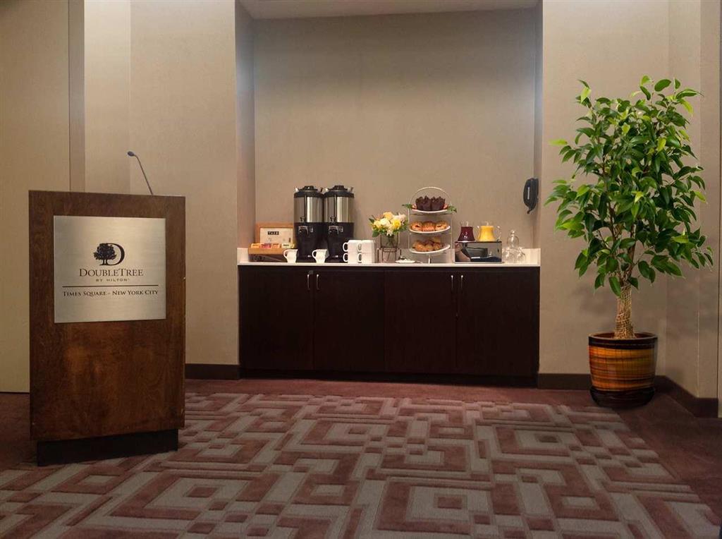 Doubletree Suites By Hilton Nyc - Times Square Нью-Йорк Ресторан фото