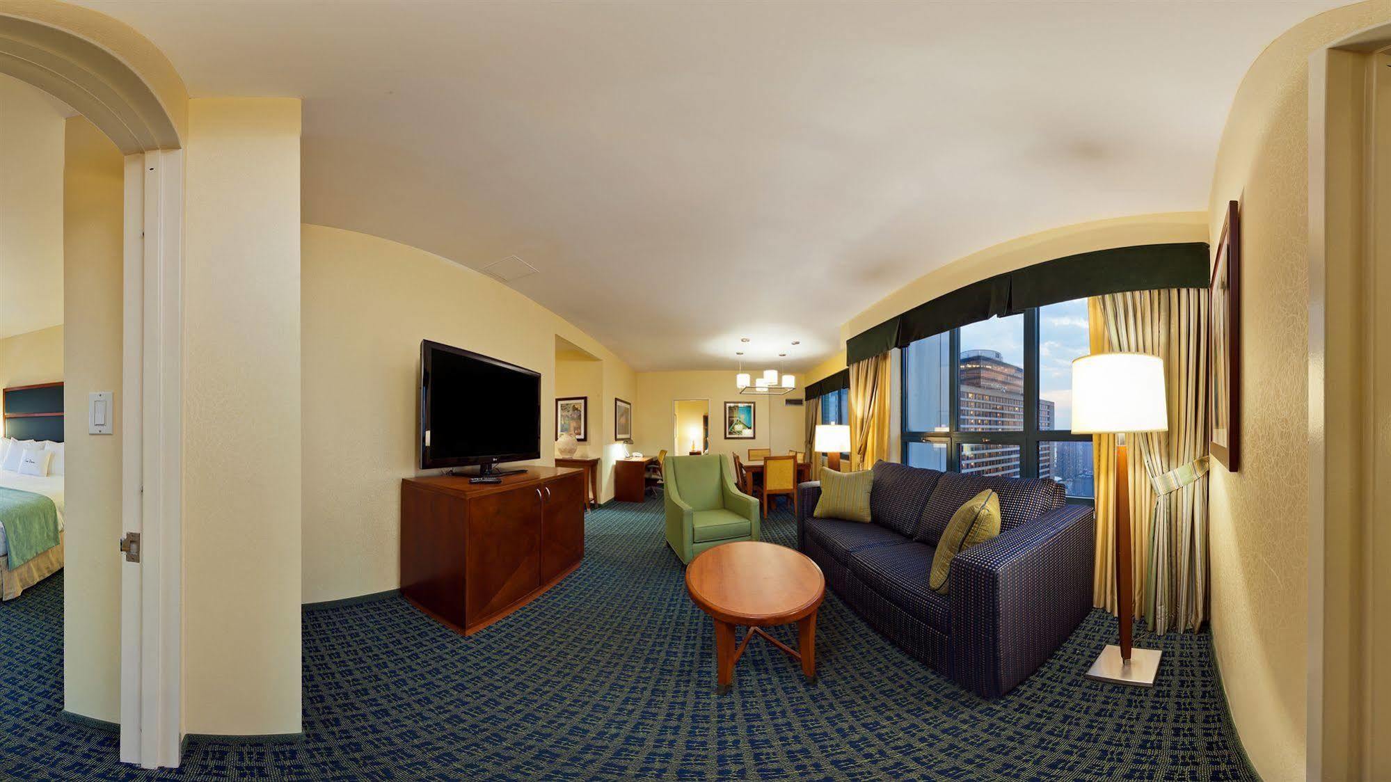 Doubletree Suites By Hilton Nyc - Times Square Нью-Йорк Экстерьер фото