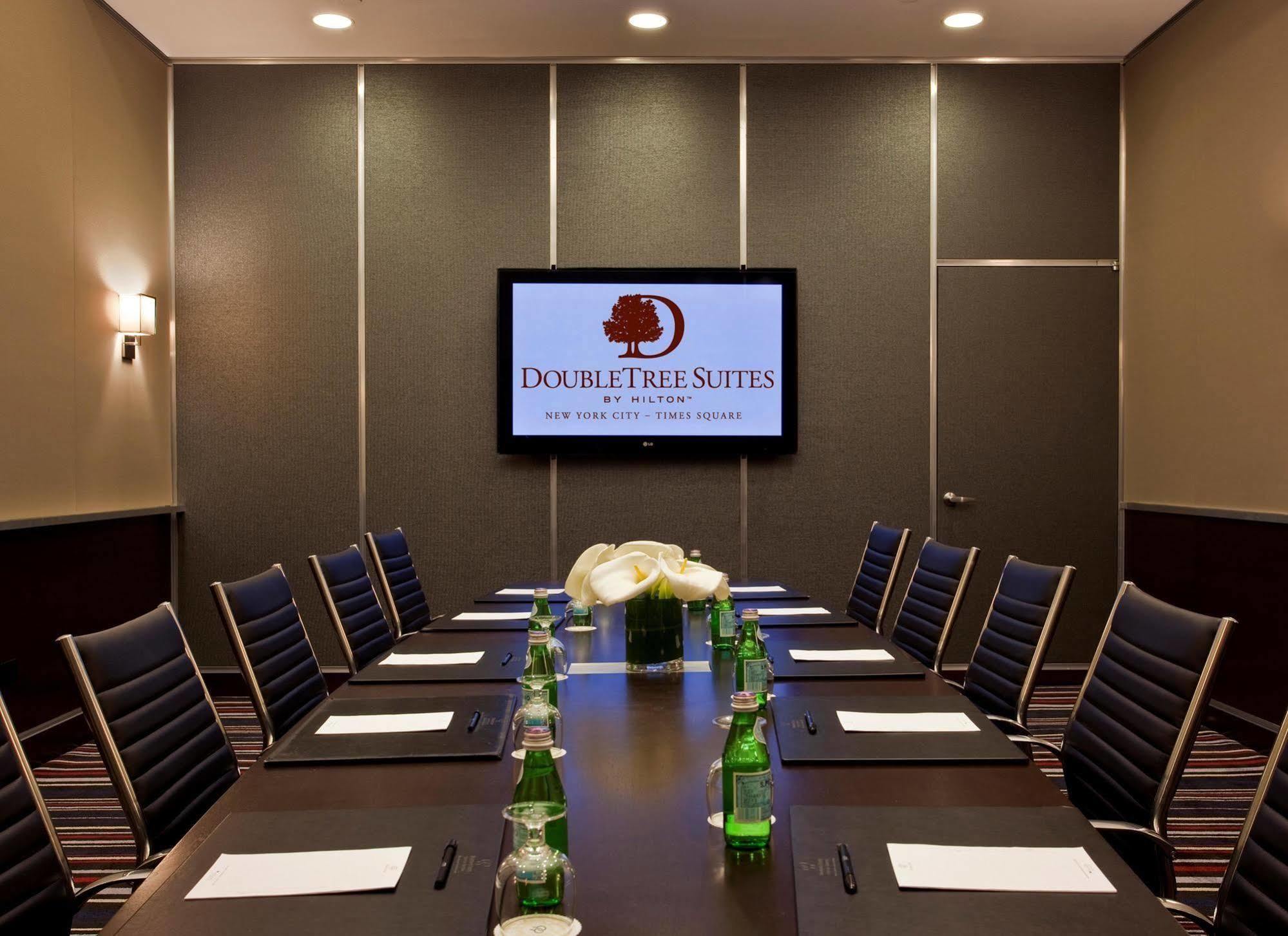 Doubletree Suites By Hilton Nyc - Times Square Нью-Йорк Бизнес фото