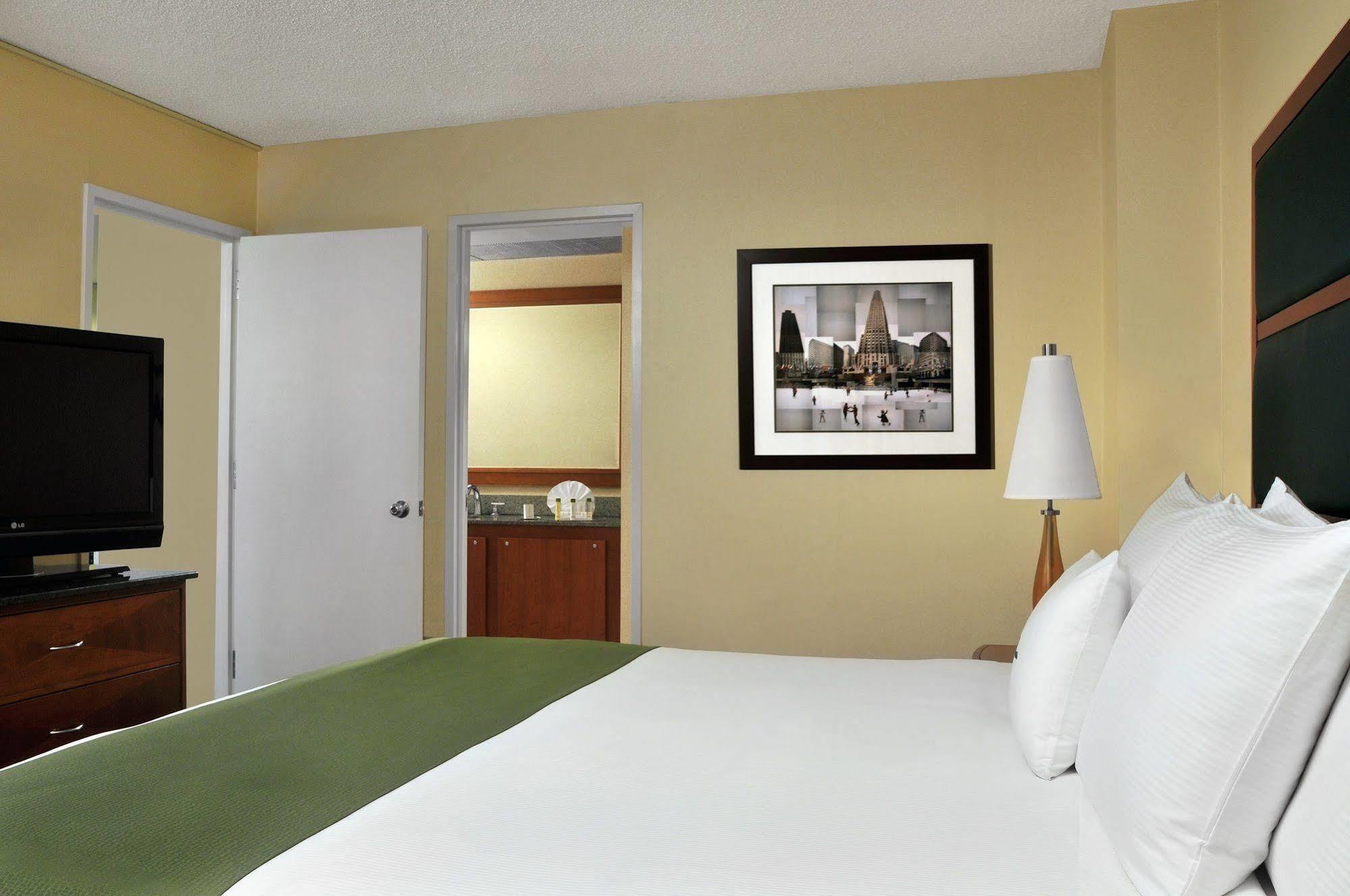 Doubletree Suites By Hilton Nyc - Times Square Нью-Йорк Номер фото