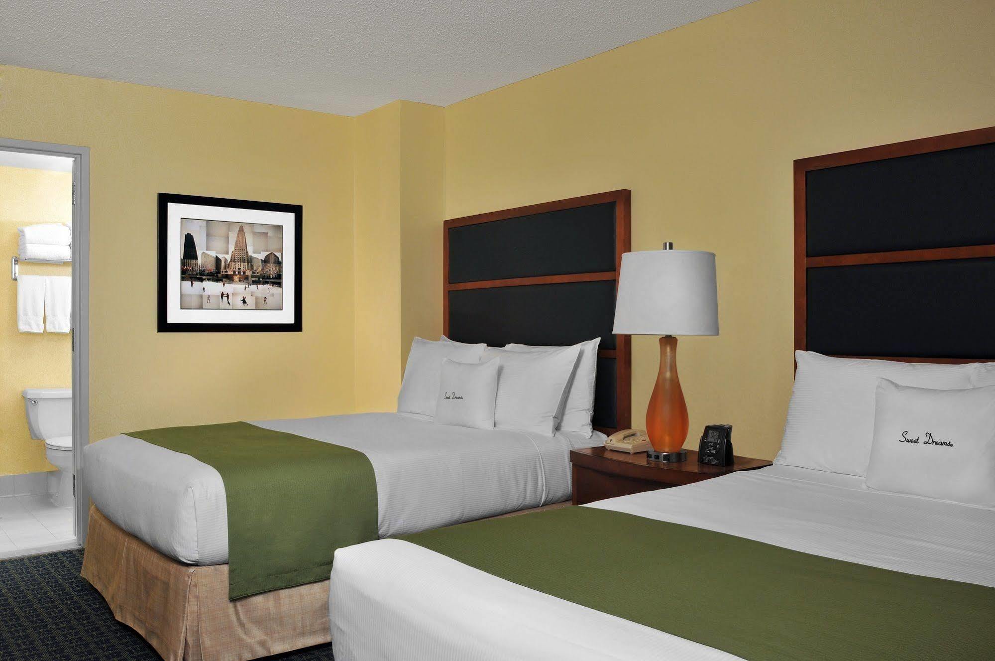 Doubletree Suites By Hilton Nyc - Times Square Нью-Йорк Экстерьер фото