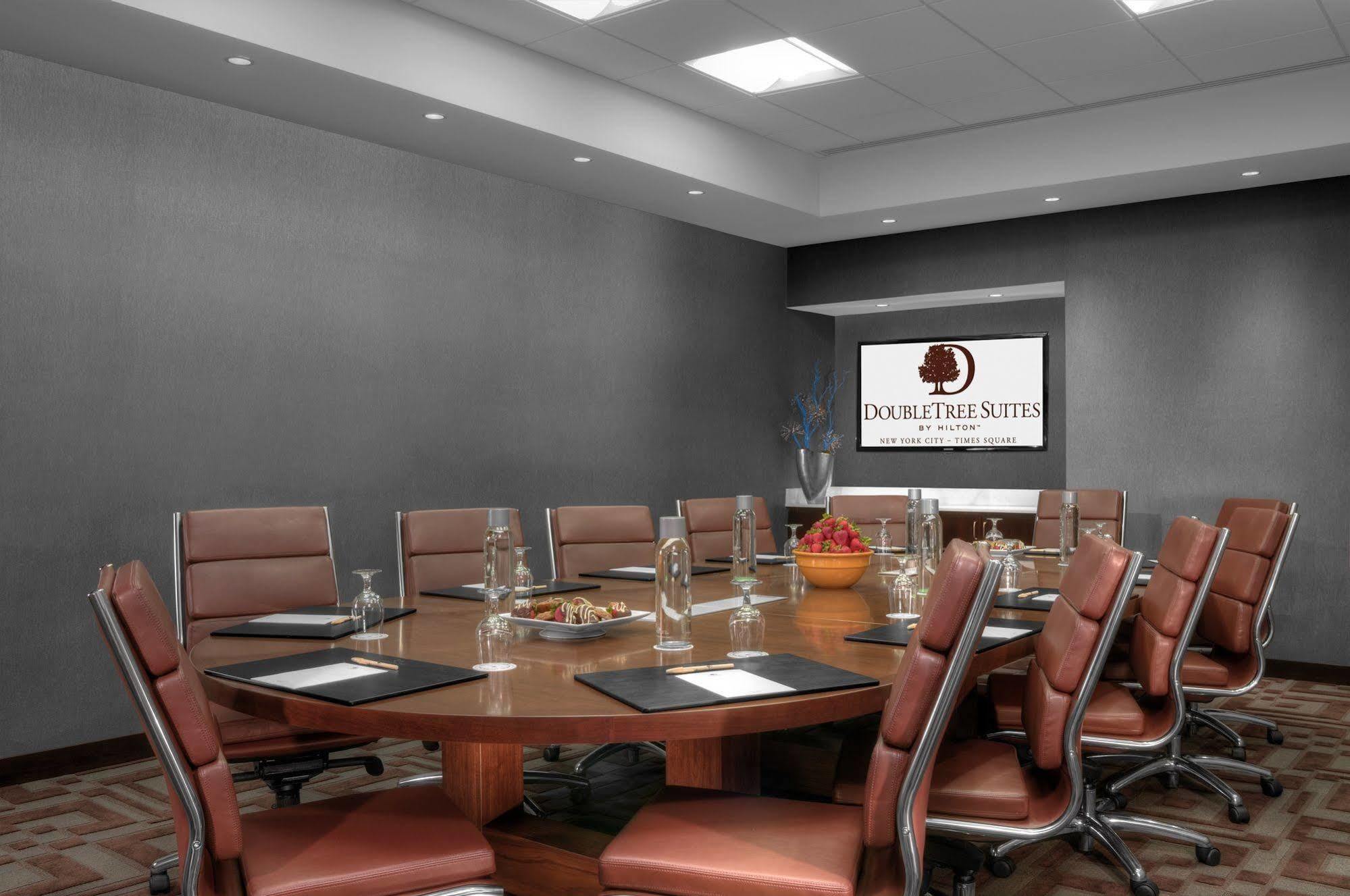 Doubletree Suites By Hilton Nyc - Times Square Нью-Йорк Экстерьер фото