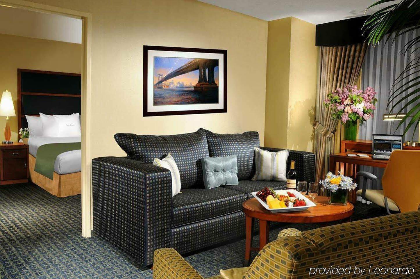 Doubletree Suites By Hilton Nyc - Times Square Нью-Йорк Экстерьер фото